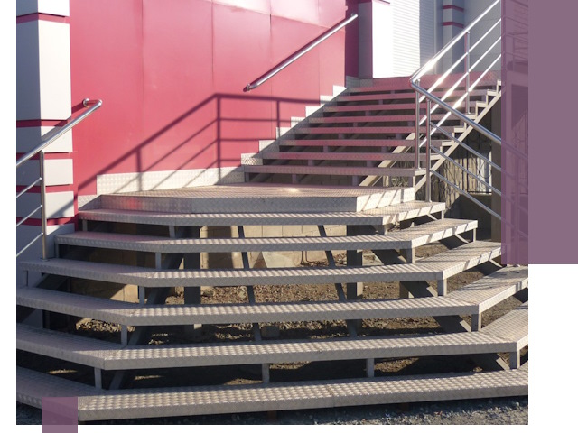 Лестницы для магазина в Конаково — изготовление и монтаж