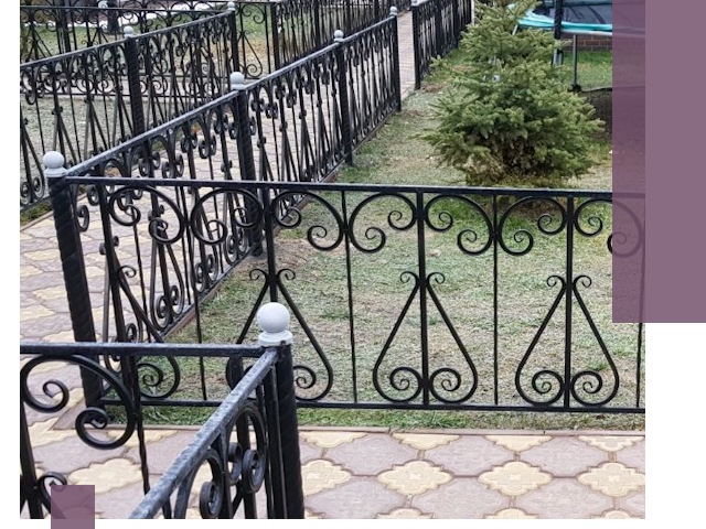 Кованые газонные ограждения под ключ в Конаково